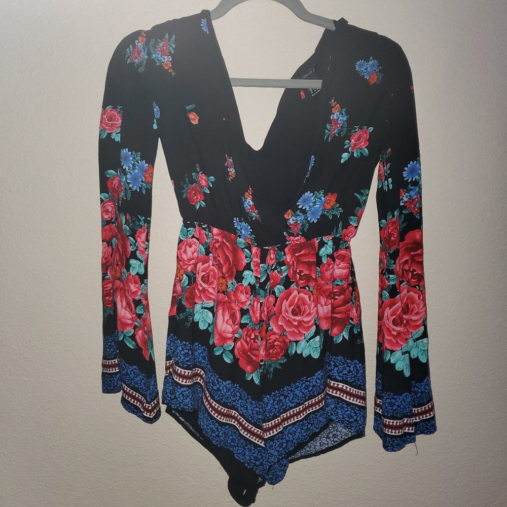 FOREVER 21 FLORAL ROMPER - SIZE S